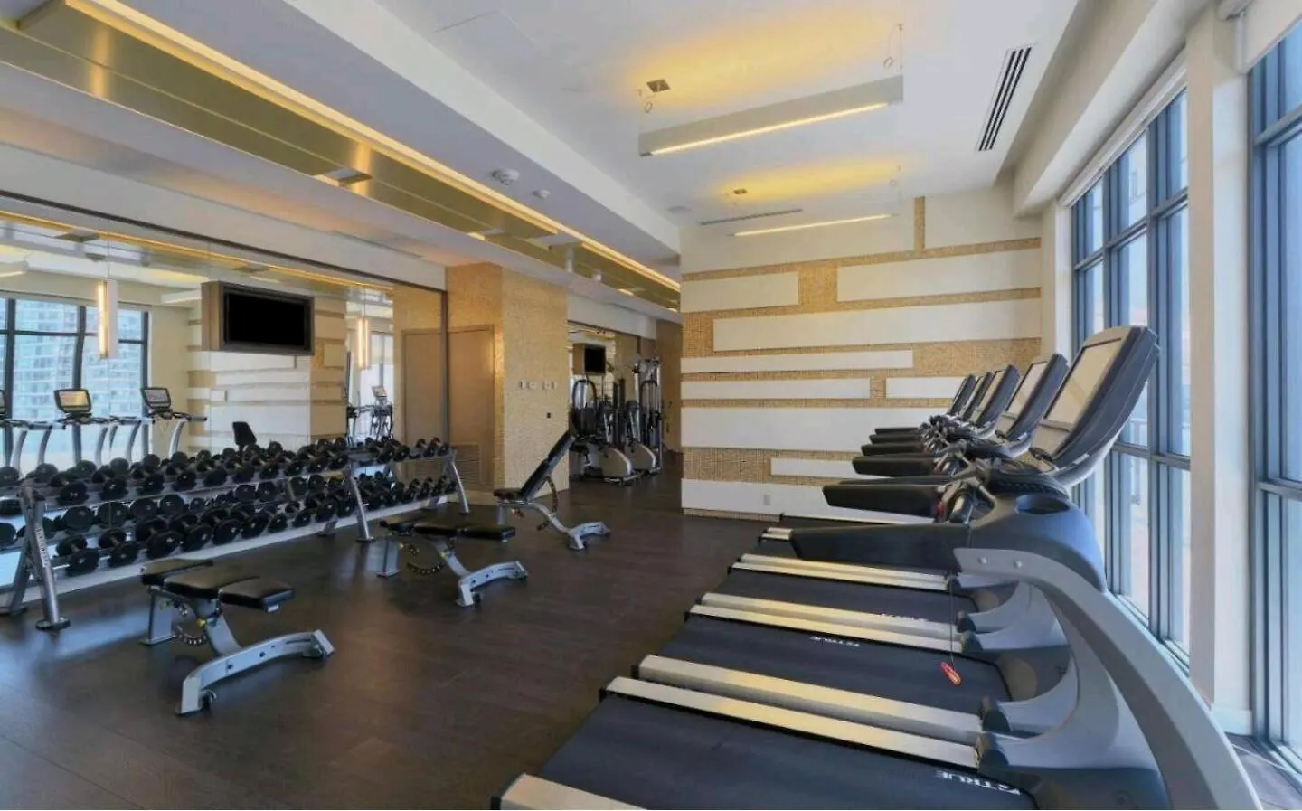 3Br Skyline Condo - By Cn Tower & Mtcc & Free Parking Toronto Apartment