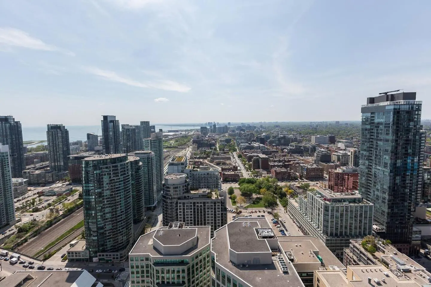 3Br Skyline Condo - By Cn Tower & Mtcc & Free Parking トロント