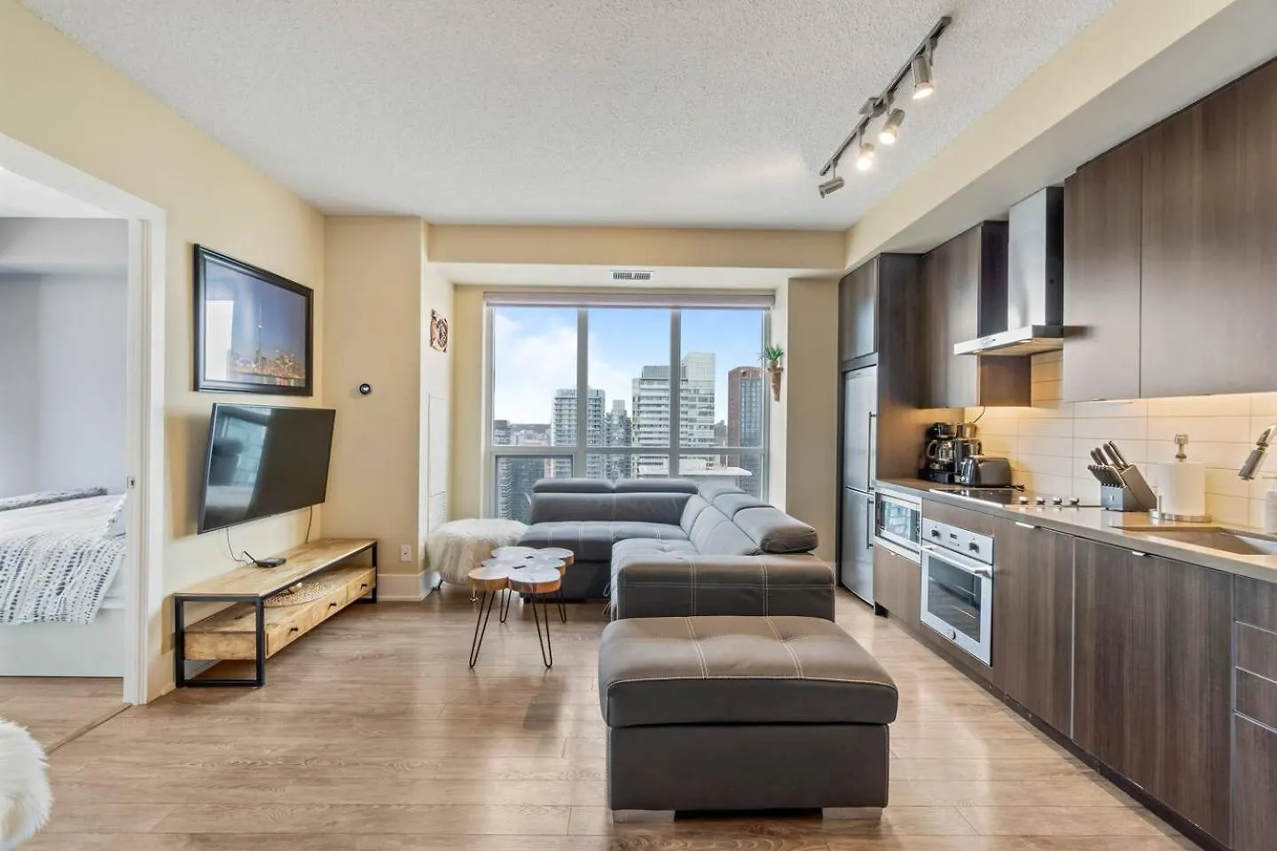3Br Skyline Condo - By Cn Tower & Mtcc & Free Parking トロント