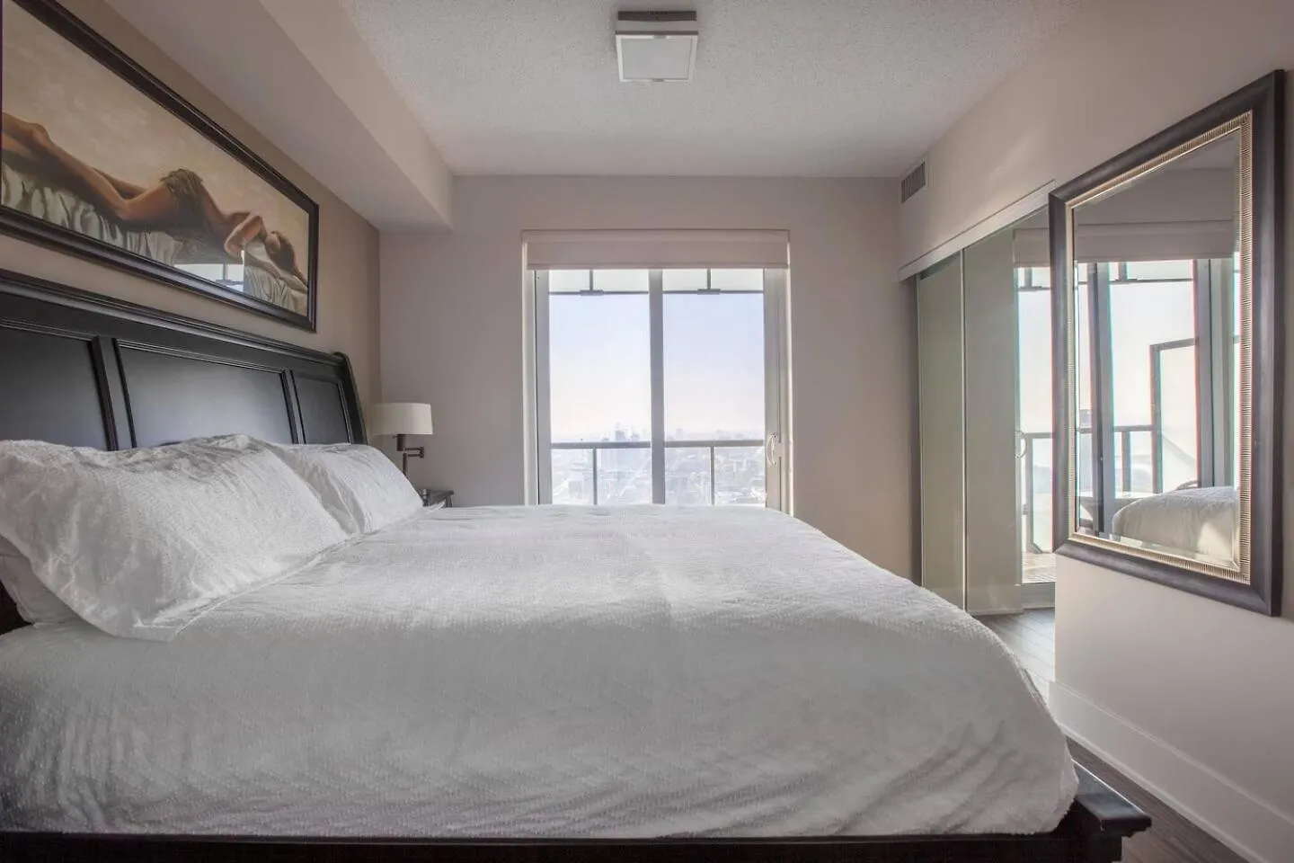 アパート 3Br Skyline Condo - By Cn Tower & Mtcc & Free Parking トロント
