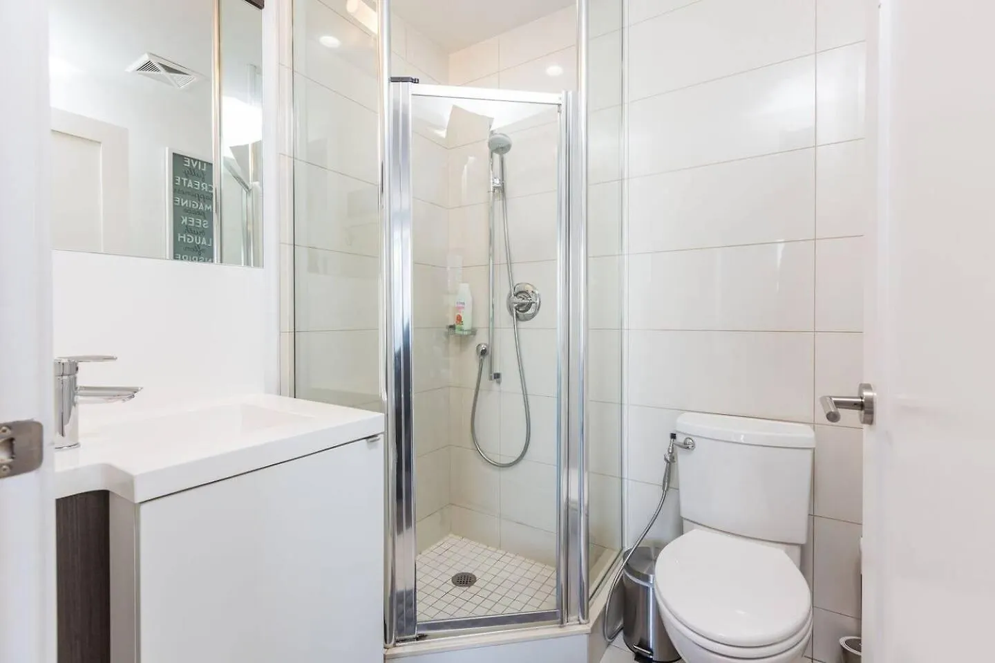 アパート 3Br Skyline Condo - By Cn Tower & Mtcc & Free Parking トロント