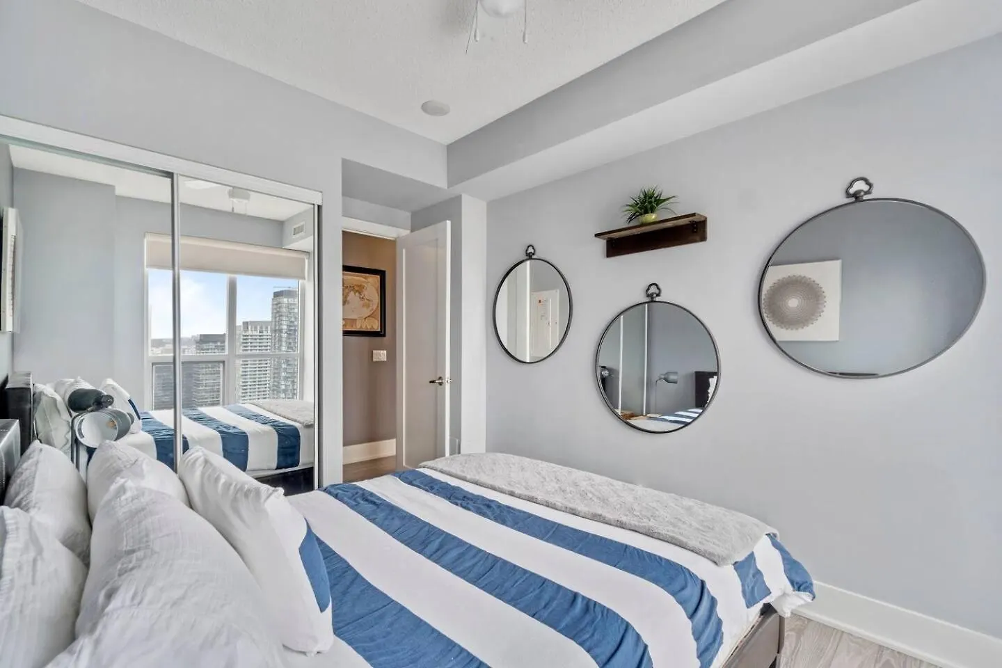 アパート 3Br Skyline Condo - By Cn Tower & Mtcc & Free Parking トロント