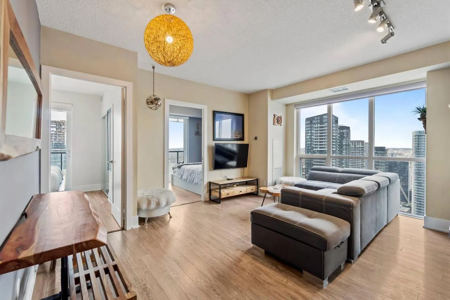 アパート 3Br Skyline Condo - By Cn Tower & Mtcc & Free Parking トロント