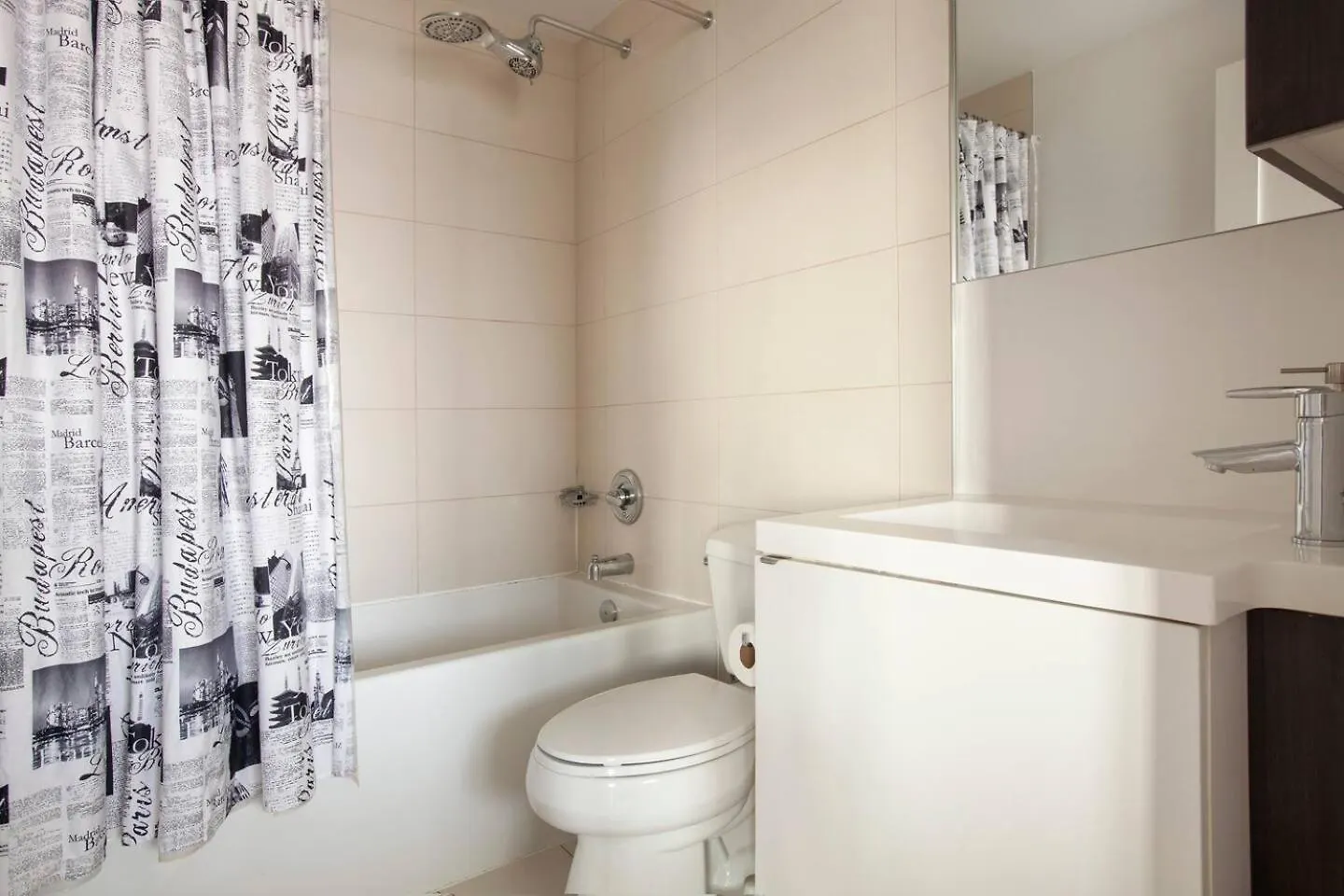 3Br Skyline Condo - By Cn Tower & Mtcc & Free Parking トロント