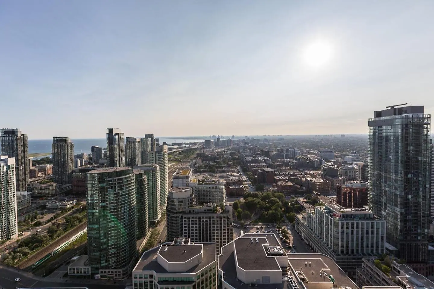 3Br Skyline Condo - By Cn Tower & Mtcc & Free Parking トロント