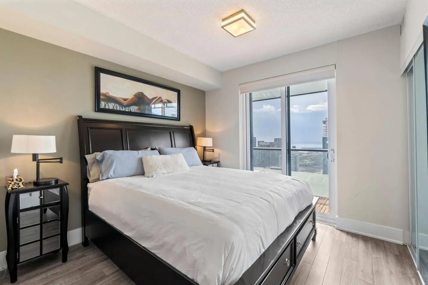 アパート 3Br Skyline Condo - By Cn Tower & Mtcc & Free Parking トロント