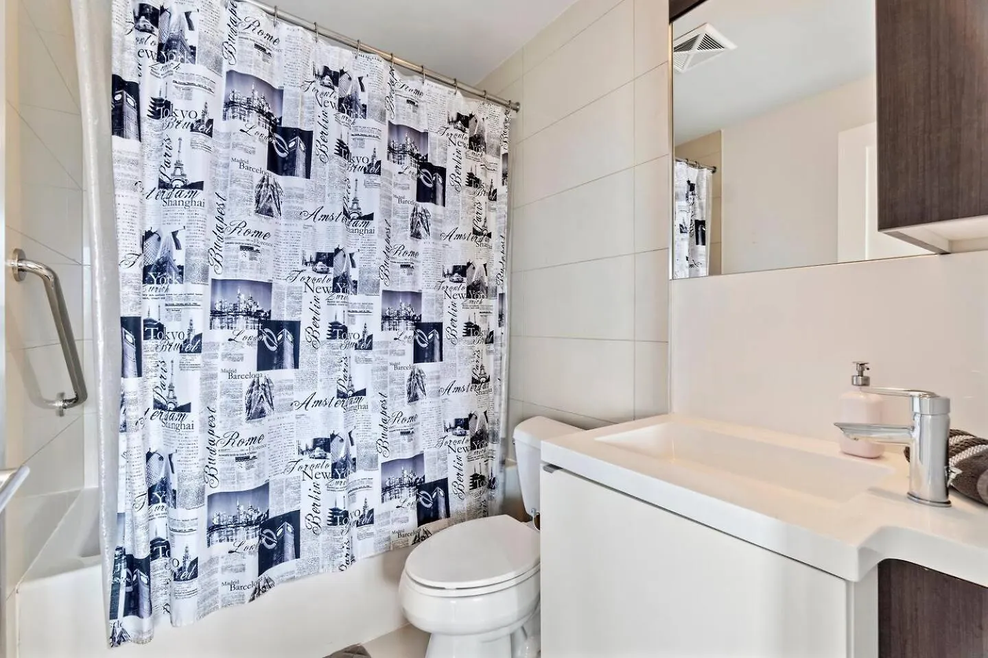 アパート 3Br Skyline Condo - By Cn Tower & Mtcc & Free Parking トロント カナダ