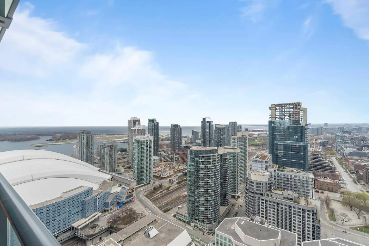 3Br Skyline Condo - By Cn Tower & Mtcc & Free Parking トロント