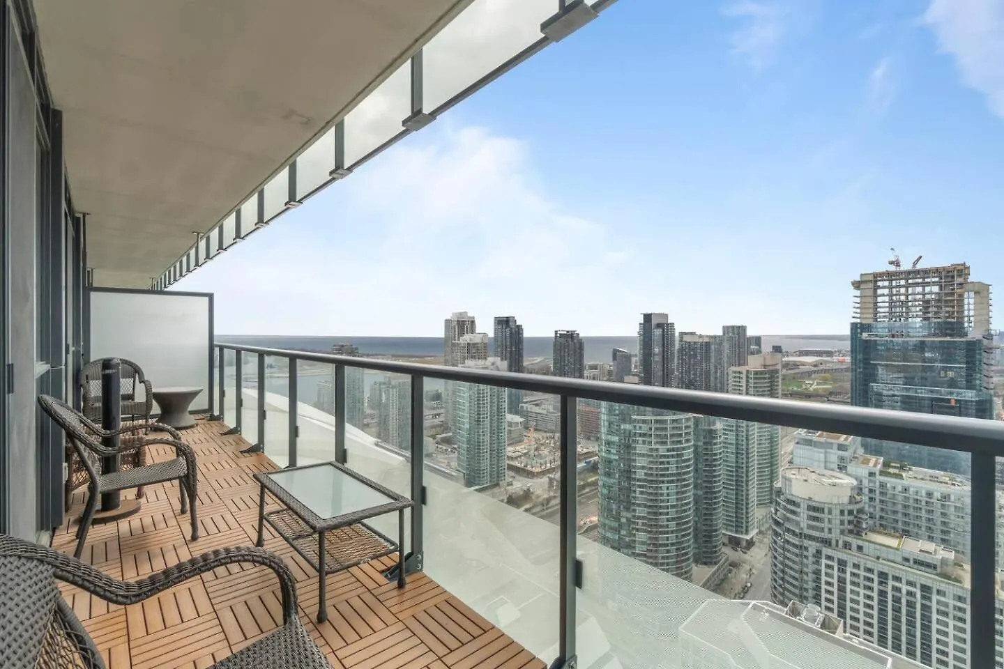 3Br Skyline Condo - By Cn Tower & Mtcc & Free Parking Toronto Canadá